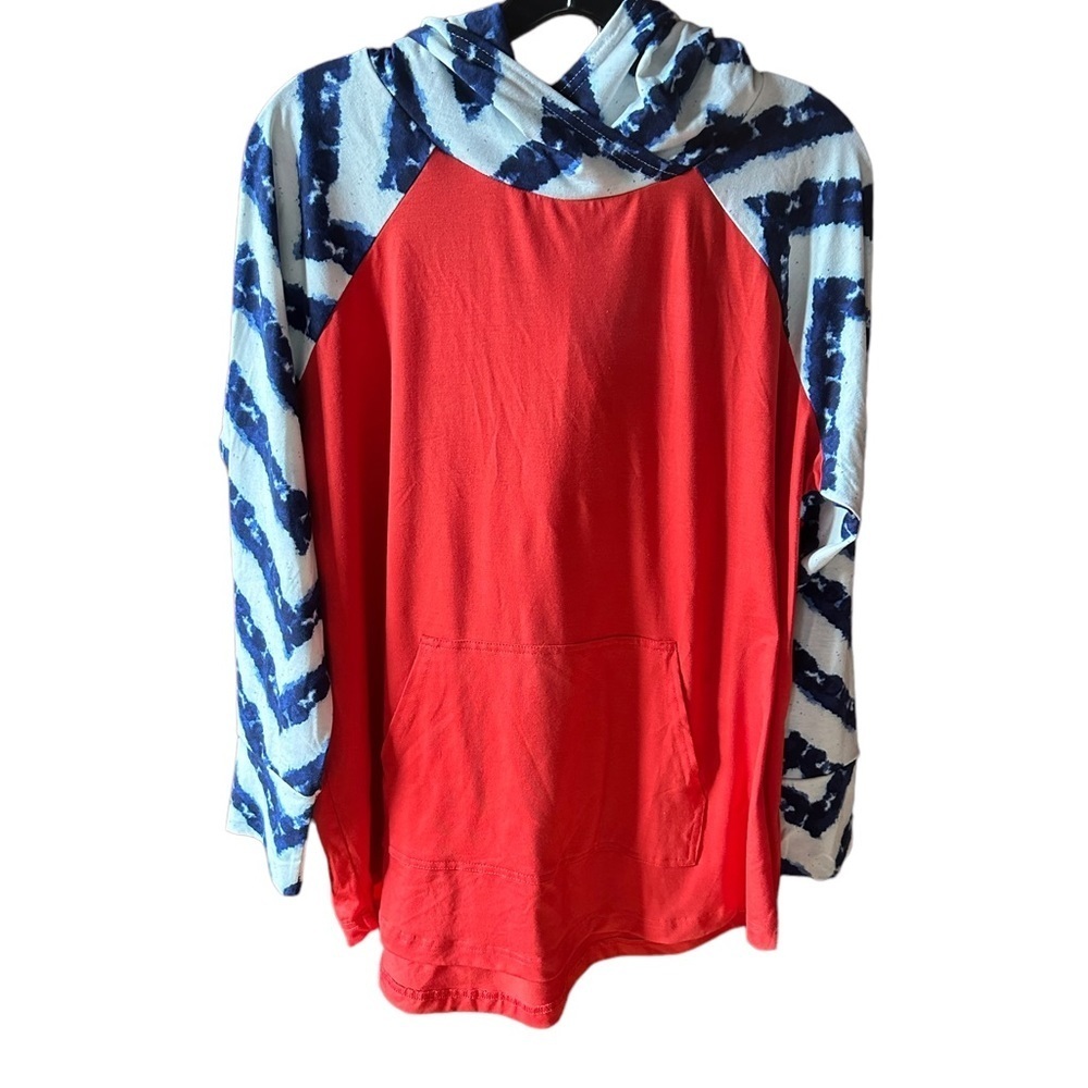 Lularoe Amber pullover . Size xl .‎ Red body blue& white tie dye hood & sleeves.